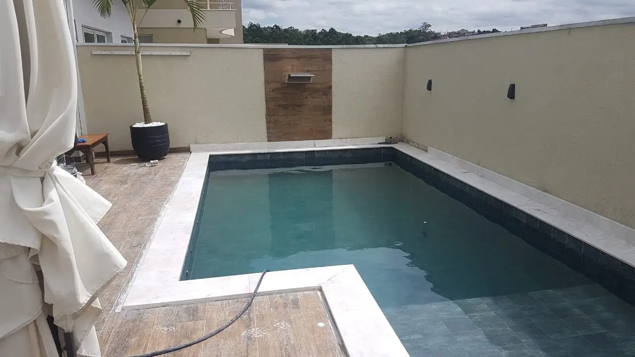 Piscina revestida e entregue pela BC Casa Nova